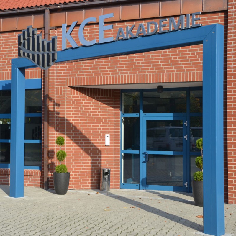 eingangsportal-KCE-akademie eingangsportal-KCE-akademie